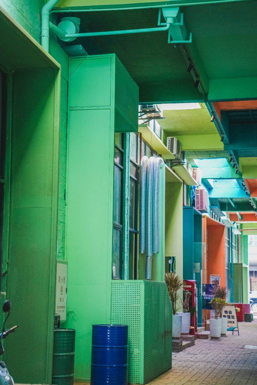 從老舊廠房到藝術綠洲 廣州江畔創意園區的辦公打卡新體驗